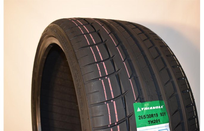 Köp Triangle TH201 265/35R18 97Y direkt online